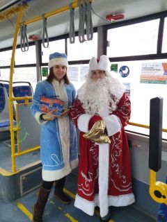 Сегодня по Новочебоксарску вновь будет курсировать новогодний троллейбус