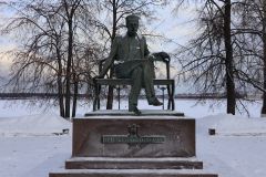 Памятник композитору установлен в 1990 году в парке Чайковского напротив музея-усадьбы. Один день с Петей Чайковским в Воткинске Путешествуем по России 