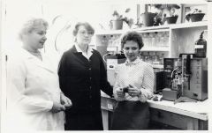 Э.Шалфеева (по центру). Фото из личного архиваЕсть такая профессия —  изобретать Дела и люди 