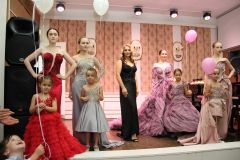 Татьяна Яковлева представила платья из авторской коллекции.Мир начинается с семьи Семья года-2022 