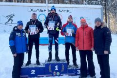 ПьедесталАндрей Григорьев из Чувашии стал серебряным призером "Кубка Урала" по лыжным гонкам лыжи 