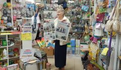 Валентина Тихонова заходит в “1000 мелочей”, чтобы купить “Грани”. Фото автораРецепты берем из газеты
