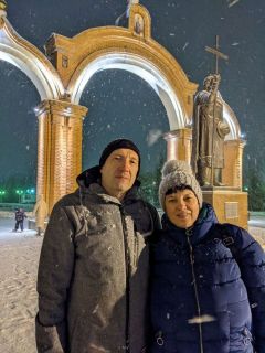 Зинаида Александрова с супругом (Новочебоксарск, Соборная площадь).Вы раскрасили зиму Фотопроект “Моя Чувашия – моя Родина” 