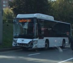 Фото https://forum.zarulem.ws/В Чебоксарах автобус врезался в троллейбус, пятеро пострадавших  ДТП 