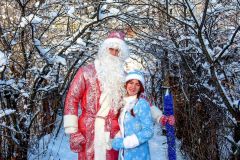 Снегурочка и Дед Мороз желают всем безмерного счастья! Фото Юрия НикандроваДедушка Мороз, я тебя не сдам