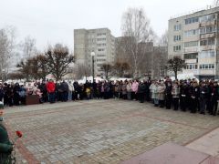  Жители Новочебоксарска почтили память жертв теракта в "Крокус сити холл" траур Теракт в Крокус сити холл 