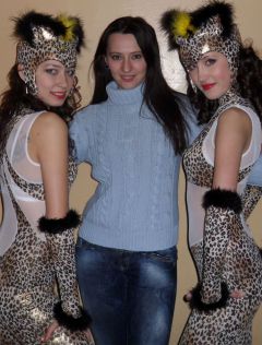 Светлана Суворовская (в центре). Гордится учениками и доченькой студия современного танца “Random” 